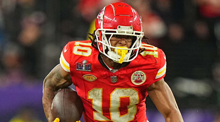 Cheifs’ Isiah Pacheco runs past the 49ers defense in Super Bowl 58.